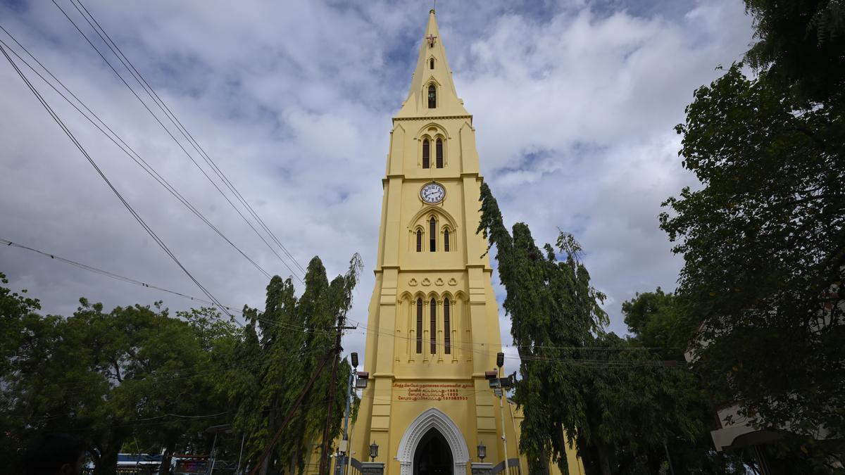 तमिलनाडु की पहली ईसाई बस्ती मुदलुर अपने भव्य चर्च की मीनार के साथ आज भी खड़ी है