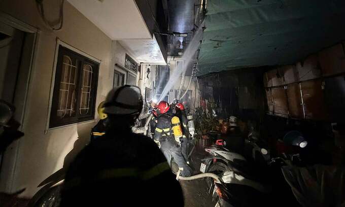 Five die in early morning fire at Hanoi residential house