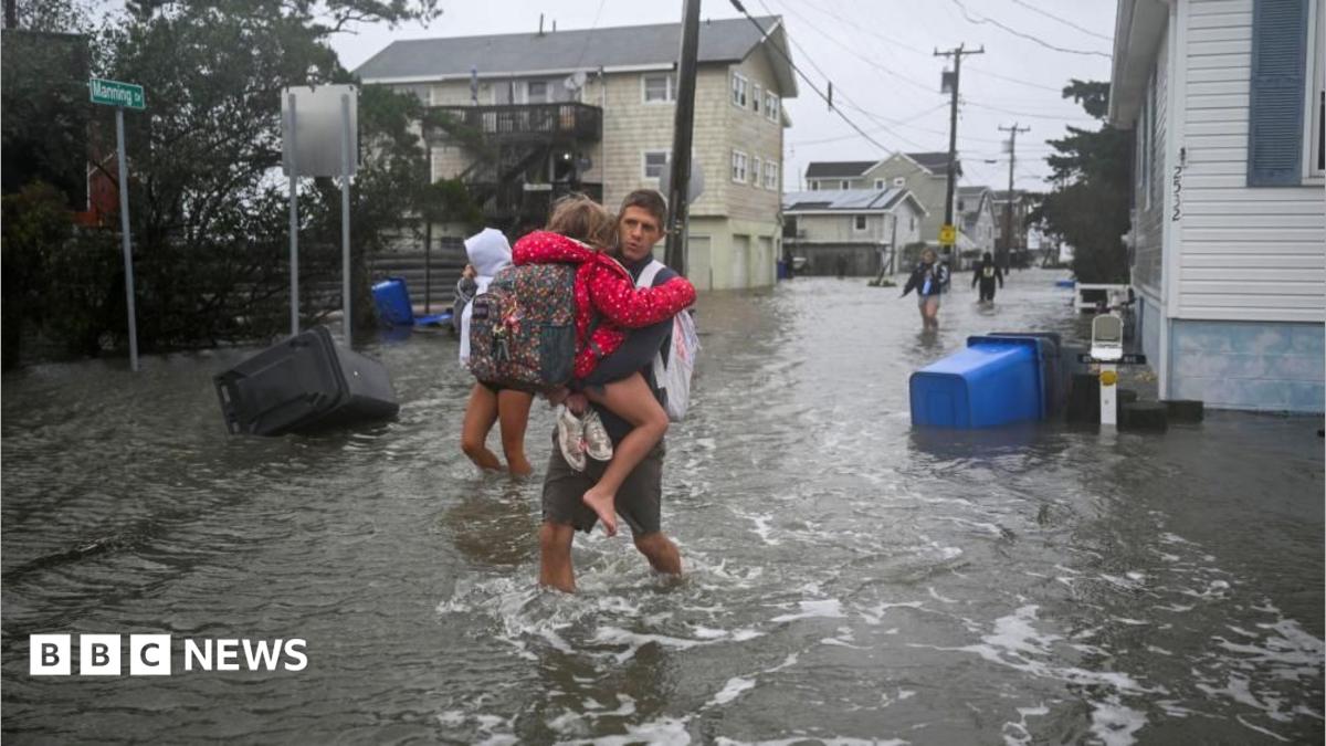 Powerful nor'easter batters US Northeast, leaves one dead