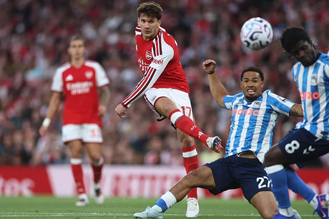 Arsenal opens Premier League title defence with emphatic Coventry victory