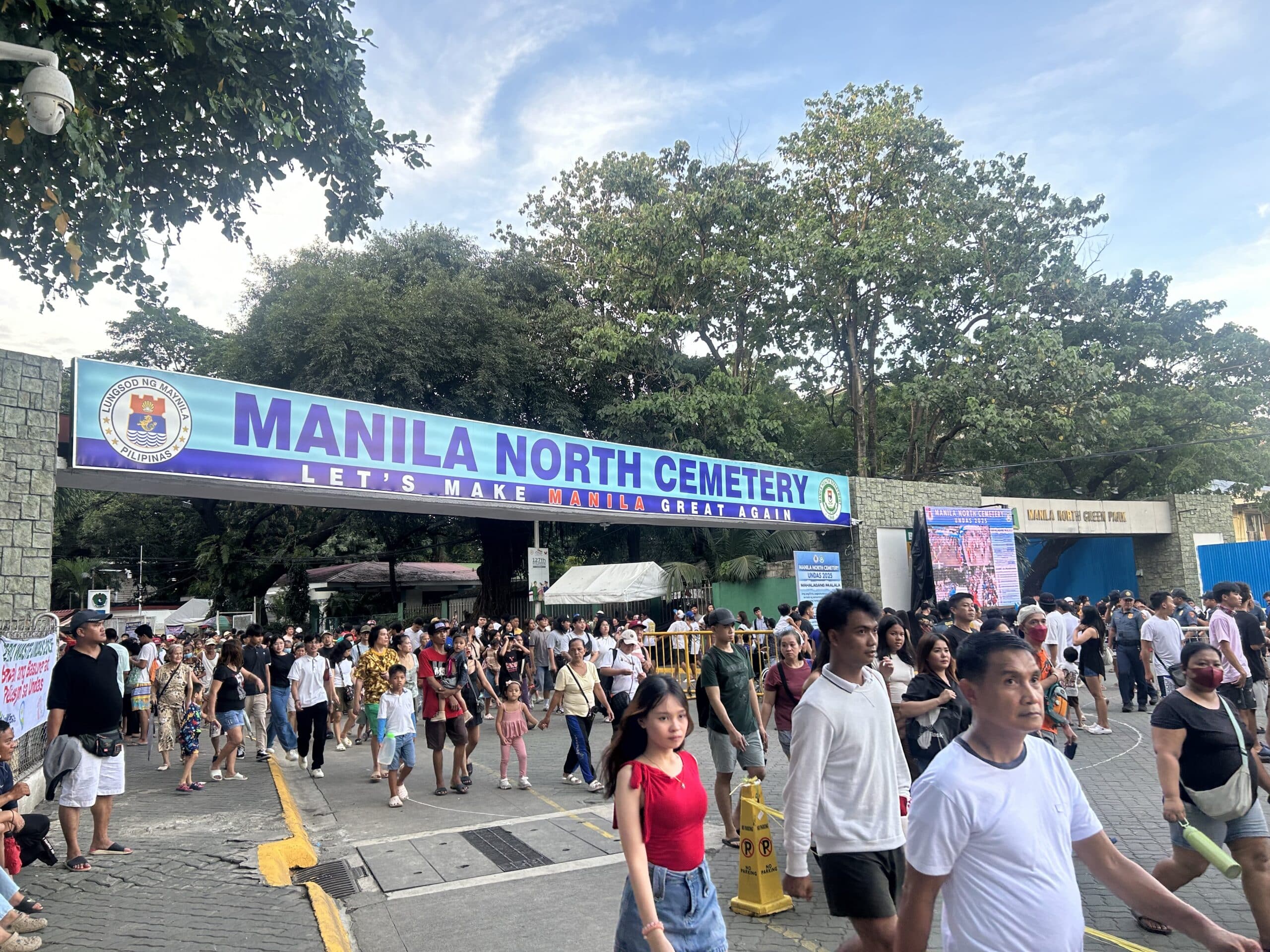 Inihikayat ang mga seniors na ipagpigil ang siyenseteryo hanggang pagkatapos ng Undas