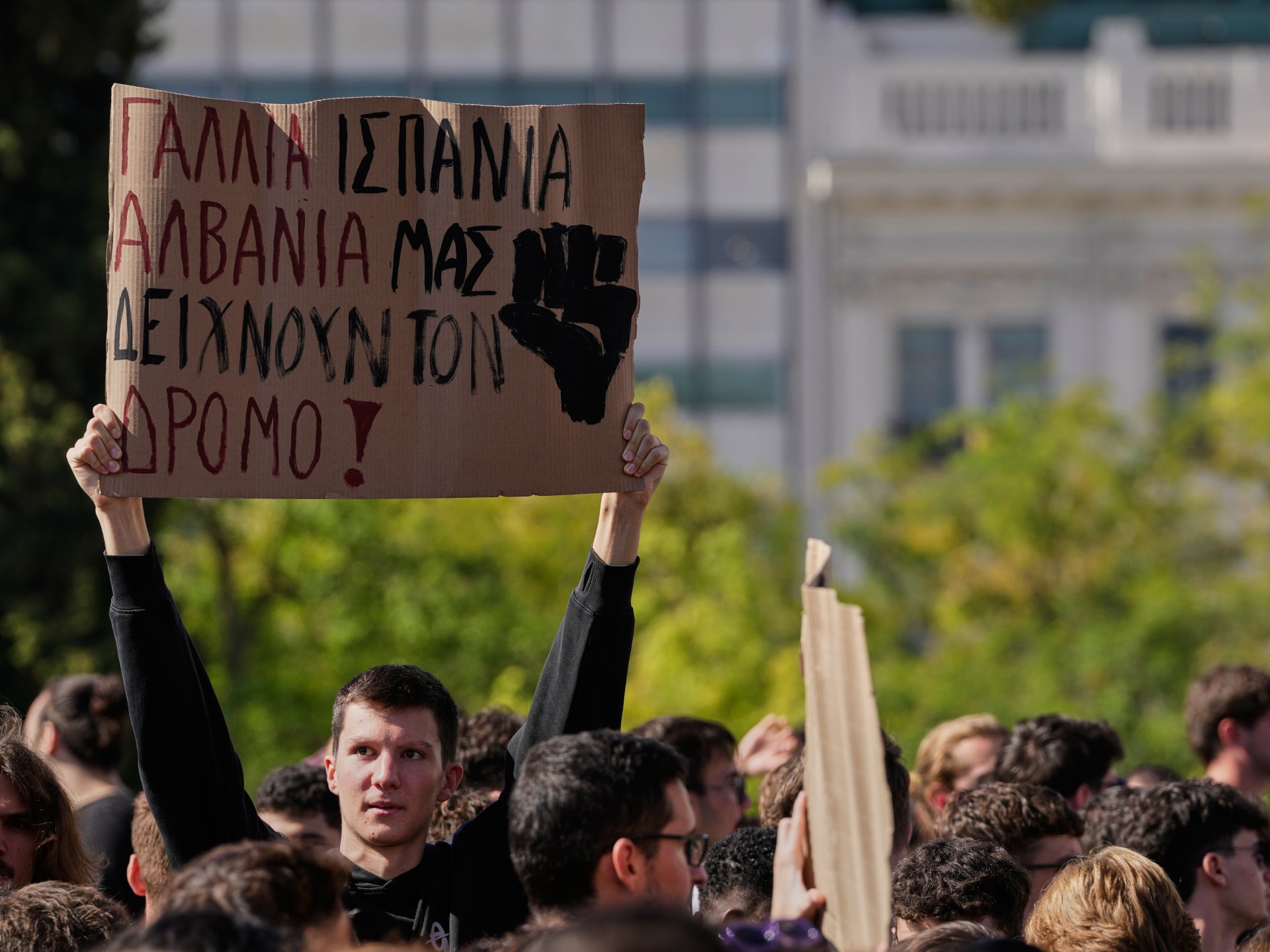 Greek teachers, students rally for increased school funding