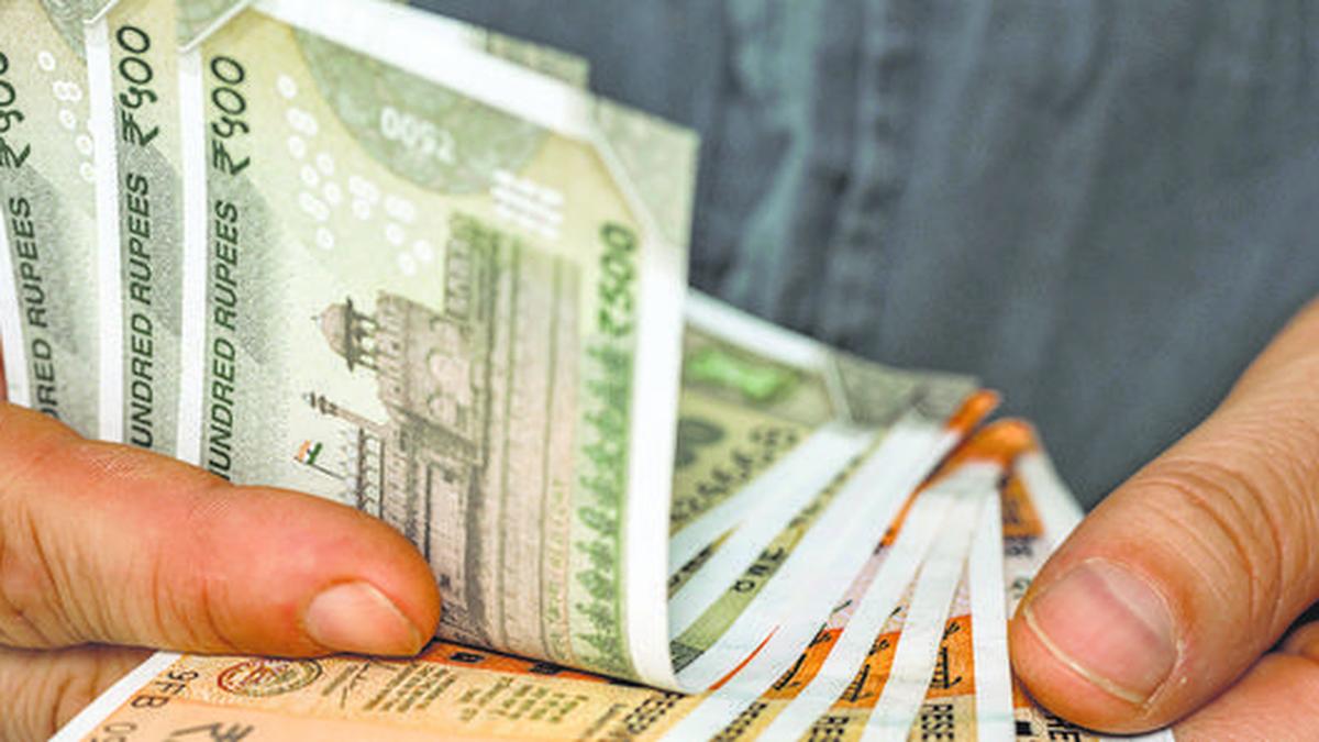रिश्वत के आरोपों में एक्साइज अधिकारी सहित उप आयुक्त निलंबित