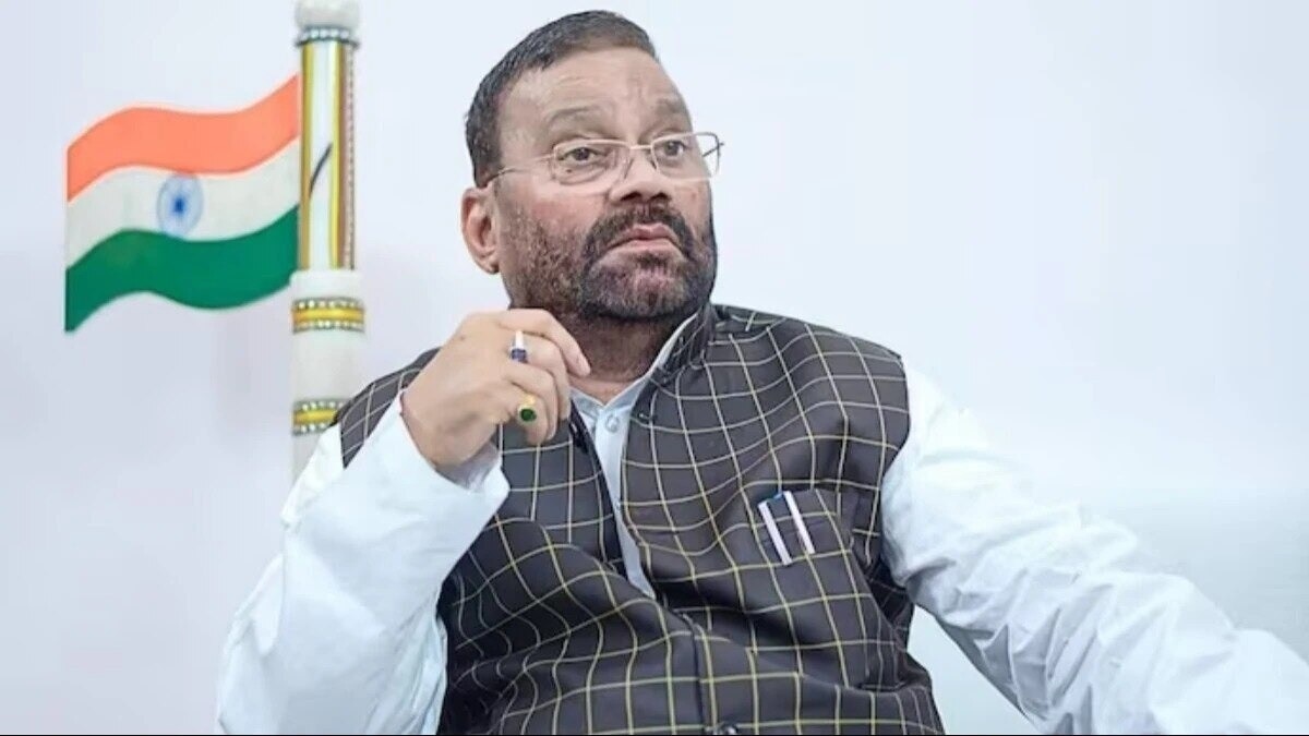 Former UP Minister Swami Prasad Maurya Visits Congress Headquarters Amid Party Switch Speculation