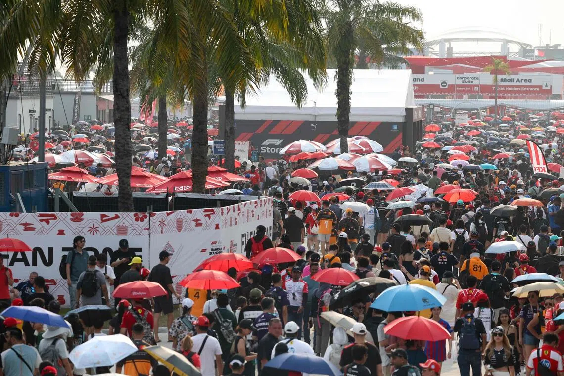 Transport woes disrupt F1 fans' experience at Sepang circuit return