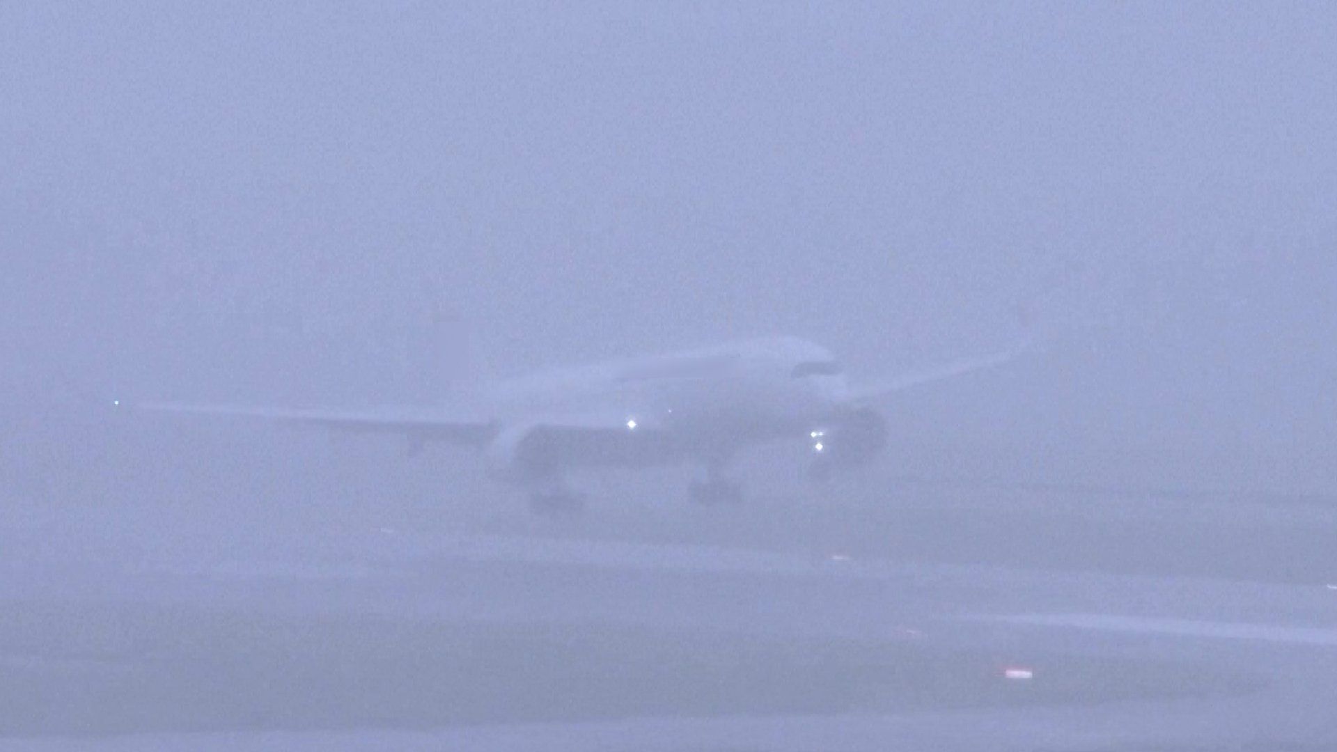 Plane lands safely in Tokyo as Typhoon Dujuan batters Japan