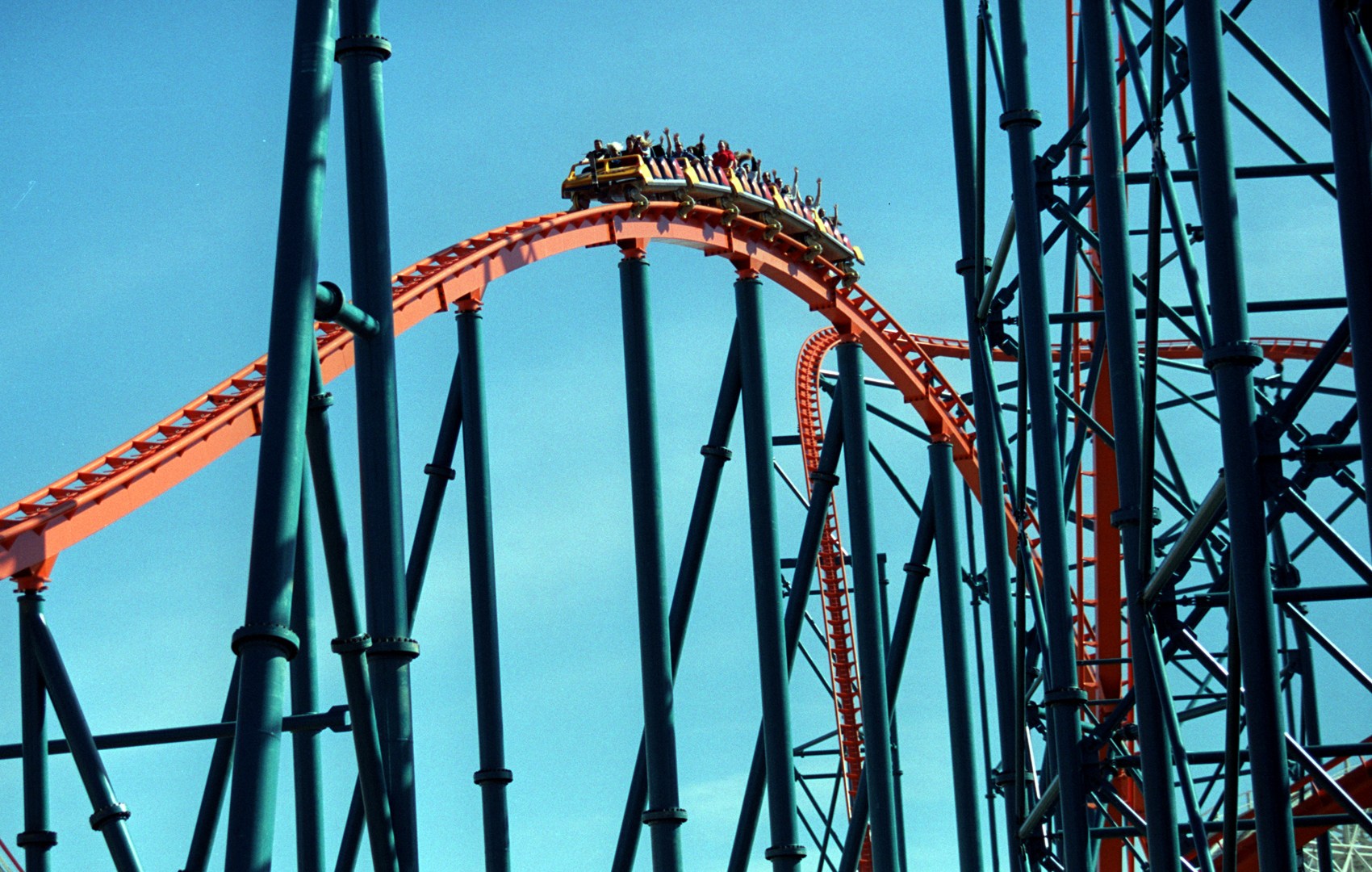 One dead, multiple injured in Six Flags amusement park ride accident