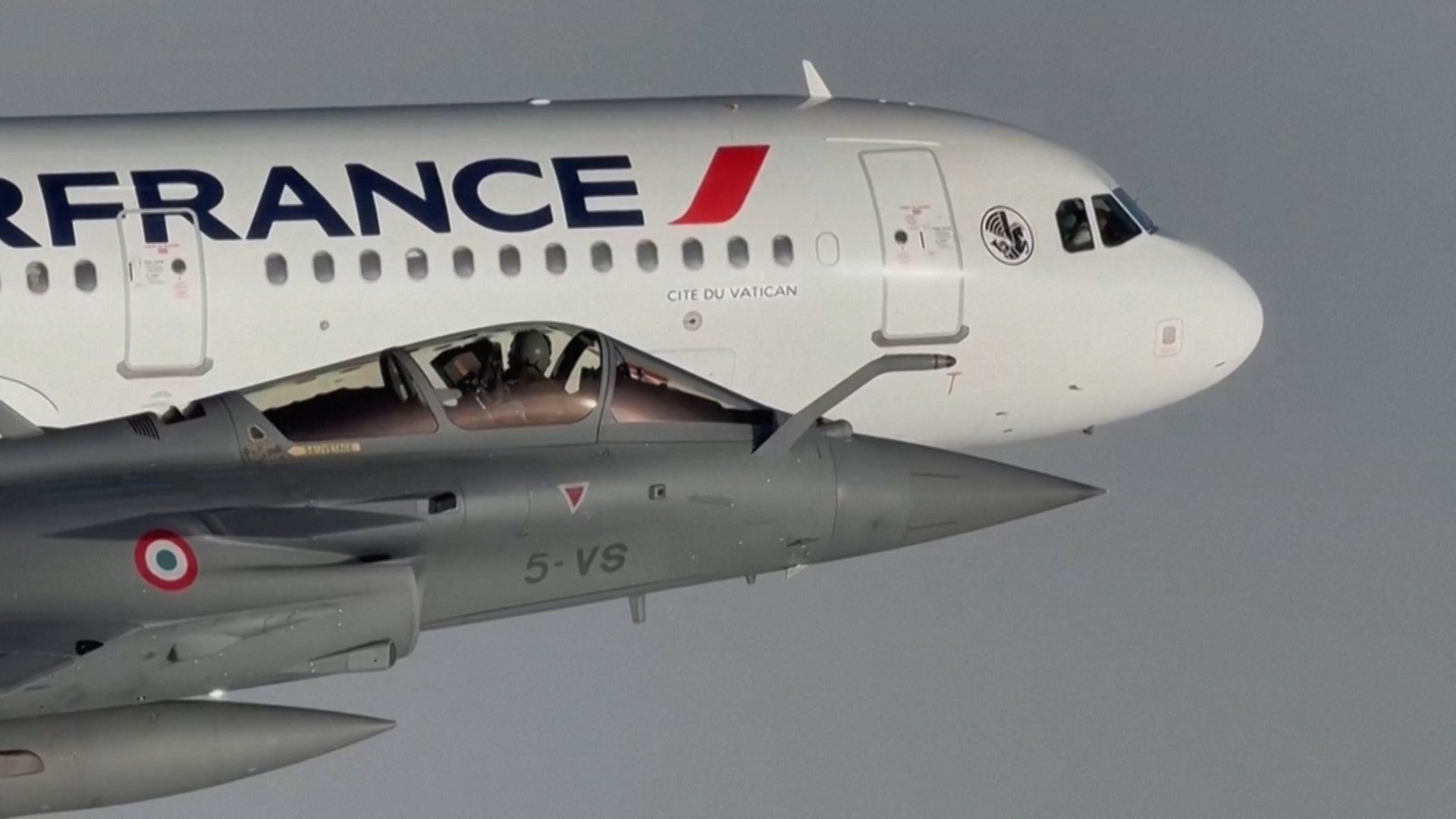 Fighter jets escort pontiff to final France tour stop