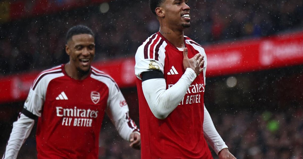 Arsenal draws level with Manchester City atop Premier League