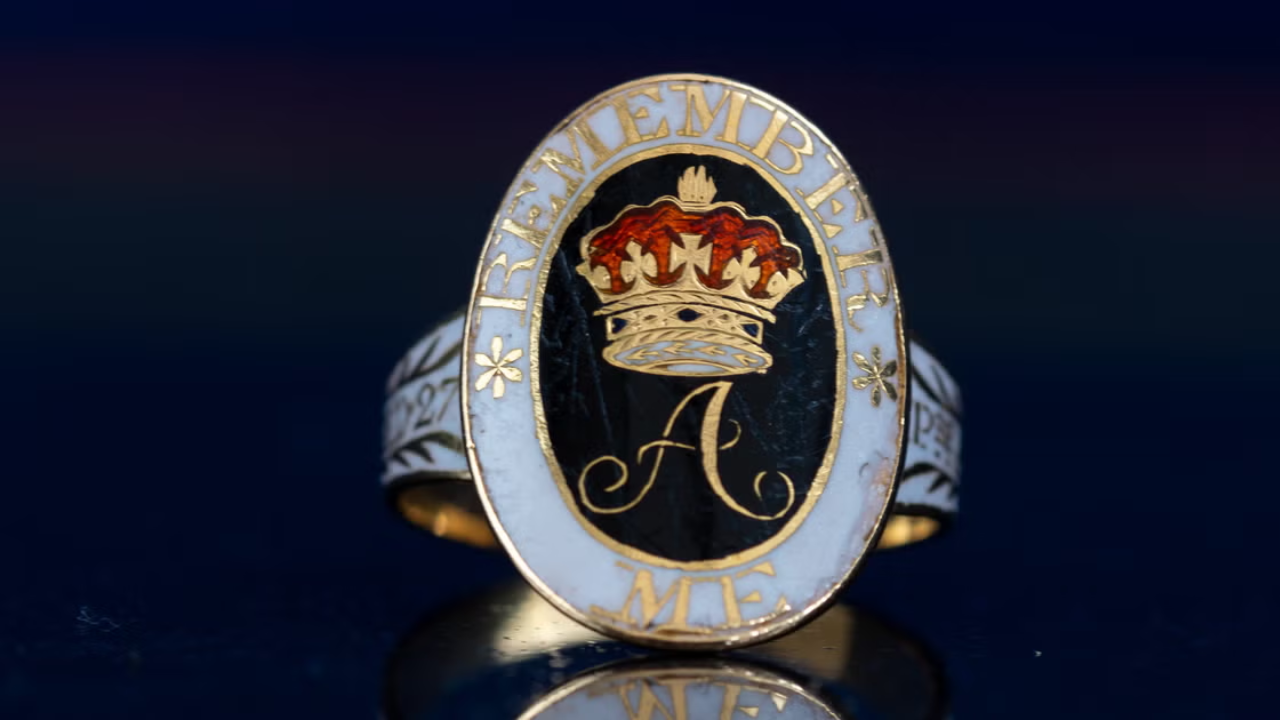 Charity shop bargain reveals royal link, sells for £5,500
