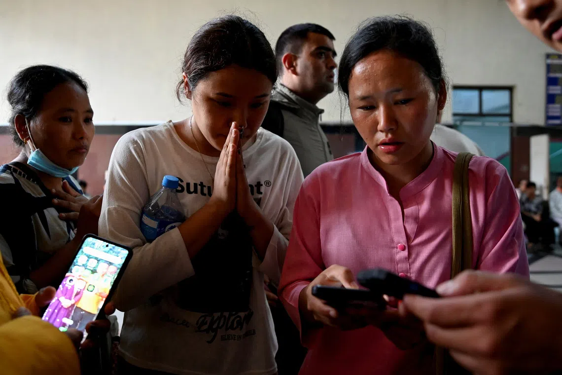 Over 400 foreign tourists missing after devastating Nepal flood