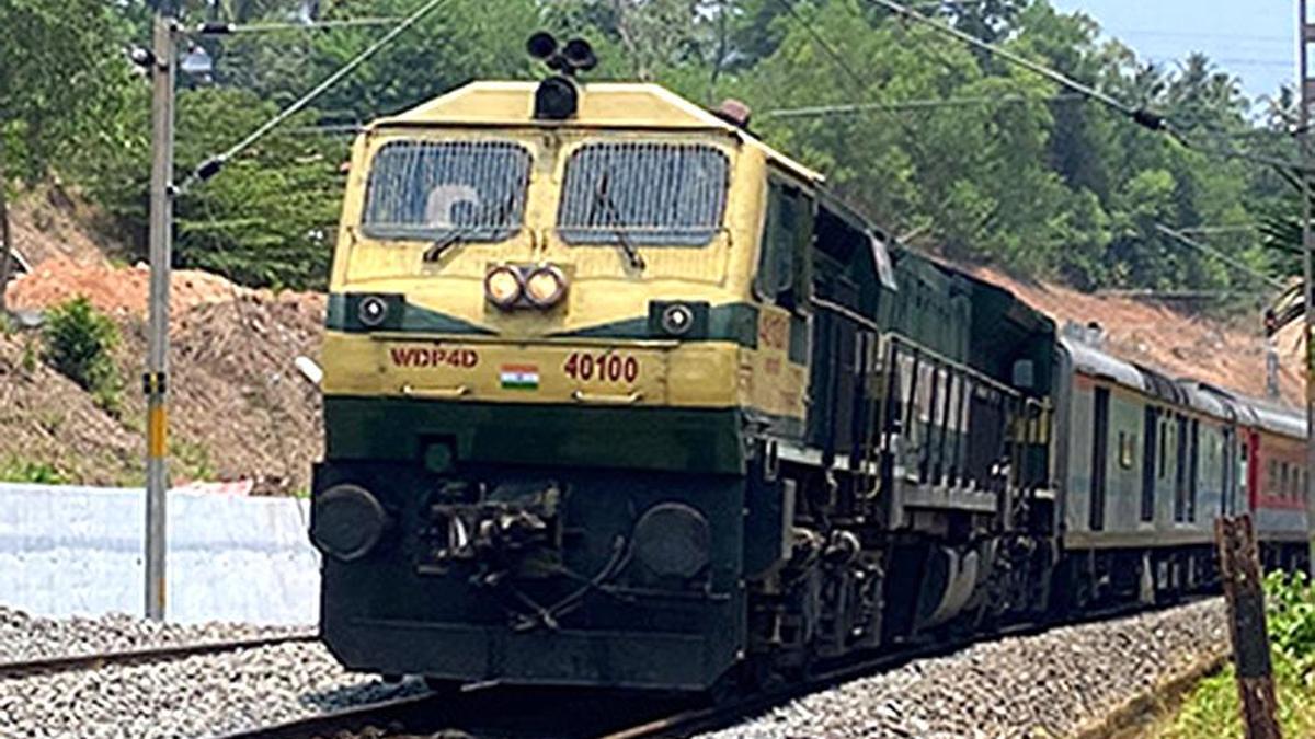कोंकण रेलवे मार्ग पर गैर-मानसून समय सारणी लागू