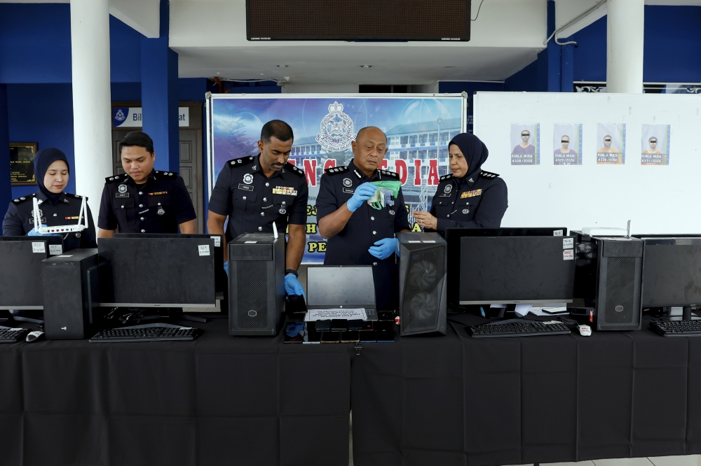 Enam tertangkap di Sungai Petani atas suspek penipuan permainan dalam talian