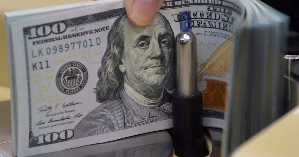 Dolar Tetap Lemah Sementara Pasaran Menunggu Minit Fed