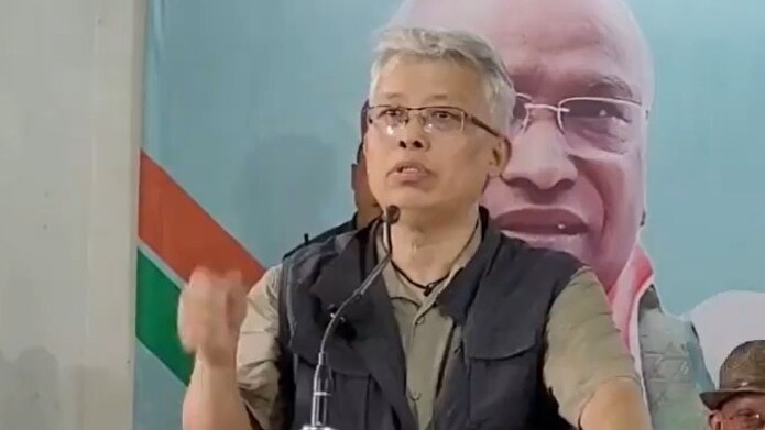 कांग्रेस सांसद अंगोमचा बिमोल अकोइजाम को यौन उत्पीड़न के आरोपों में जेएनयू से निकाला गया