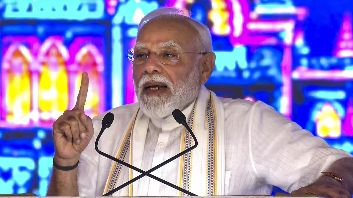 वडोडरा में प्रधानमंत्री मोदी ने 35,000 करोड़ की विकास परियोजनाओं का शिलान्यास किया
