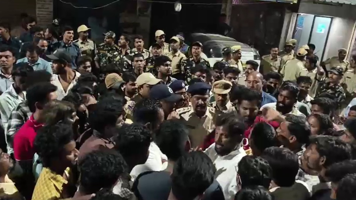 हैदराबाद में दुर्गा विसर्जन के दौरान अंडे फेंकने की घटना से तनाव