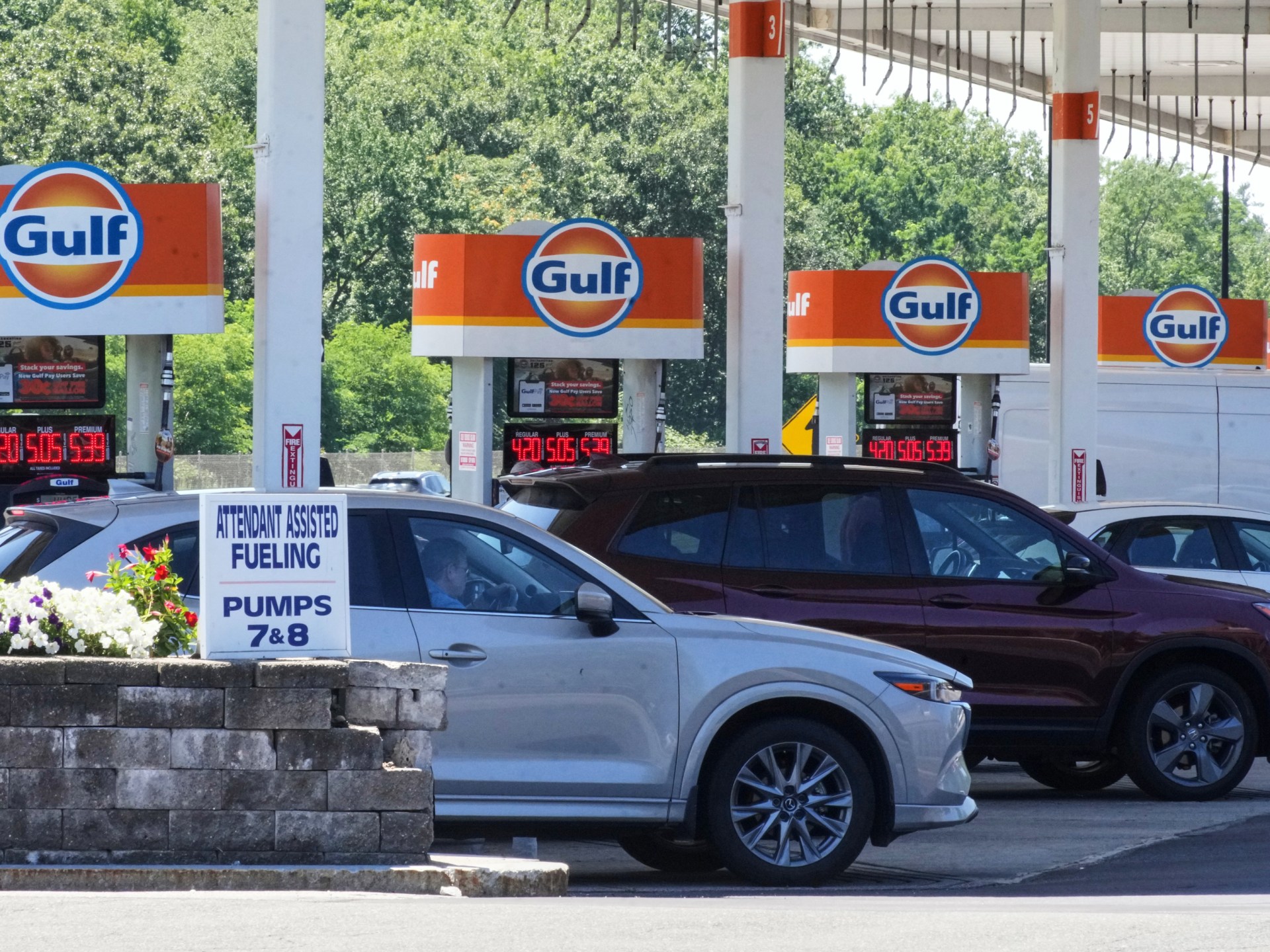 Oil surge to $105 raises inflation concerns, signals rate hike risk