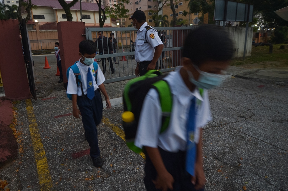 Melaka schools stay open during haze; outdoor activities face curbs