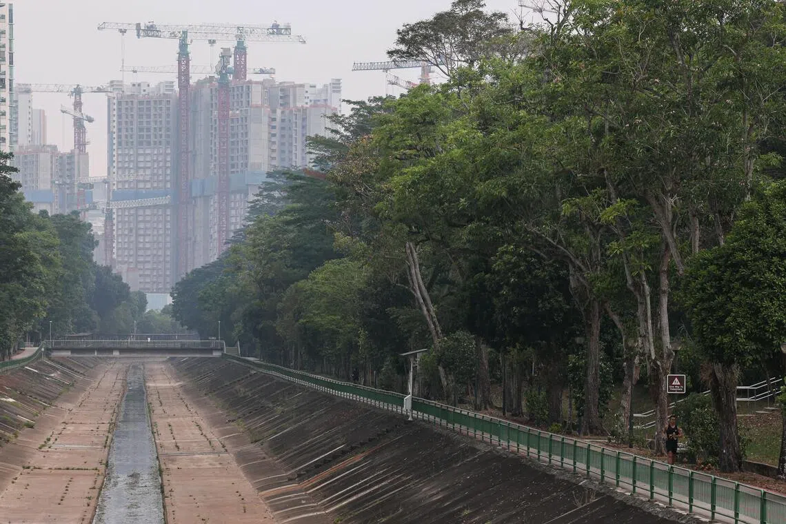 Air quality deteriorates across Singapore as PSI hits unhealthy levels