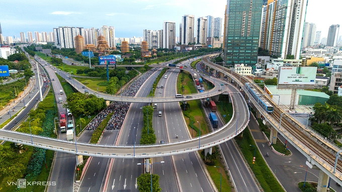 Ho Chi Minh City tackles traffic with four-level road interchange system
