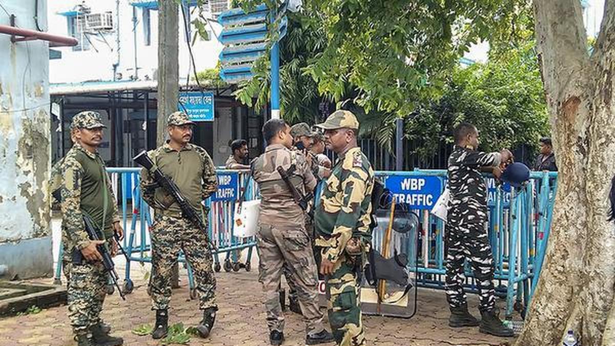 बंगाल के बोंगांव में बलात्कार और हत्या के आरोपी को पुलिस ने मार गिराया