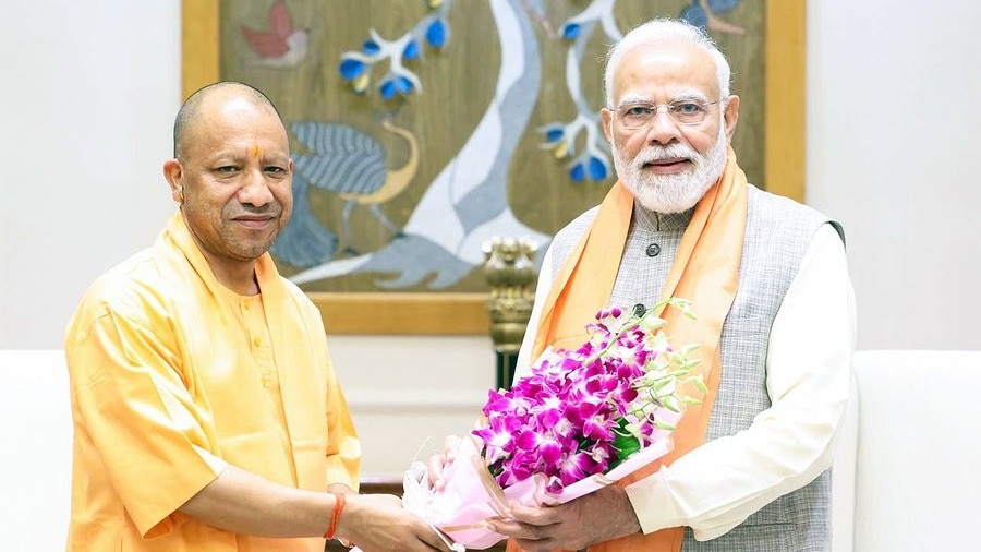 दिल्ली में CM योगी और PM मोदी की एक घंटे की बैठक