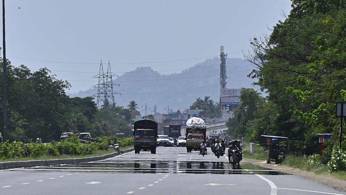 Authorities Launch Drive Against Illegal Vehicle Parking on National Highways