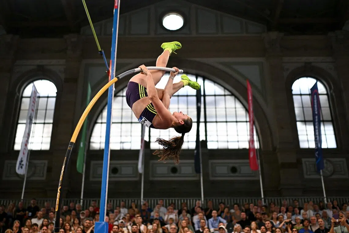 American Moll sets personal best to win Zurich pole vault