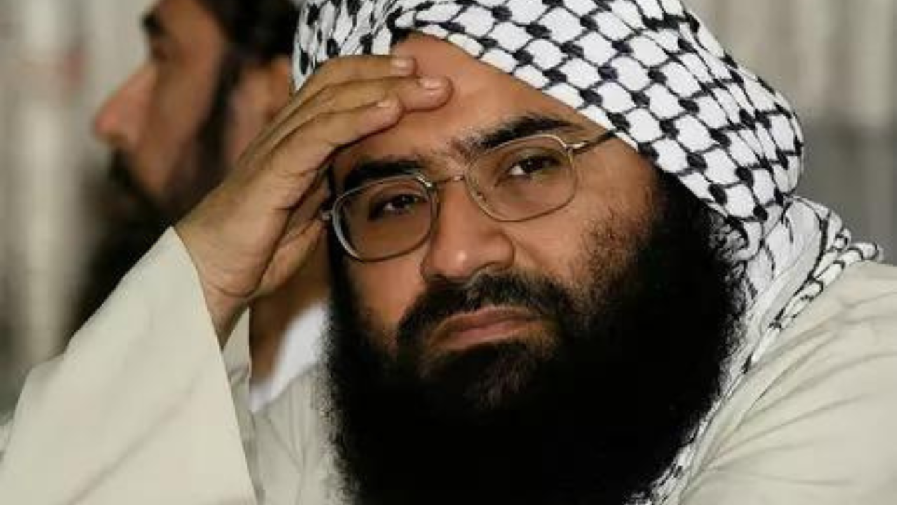पाकिस्तान ने जैश-ए-मोहम्मद के प्रमुख मसूद अजहर को फरार घोषित किया