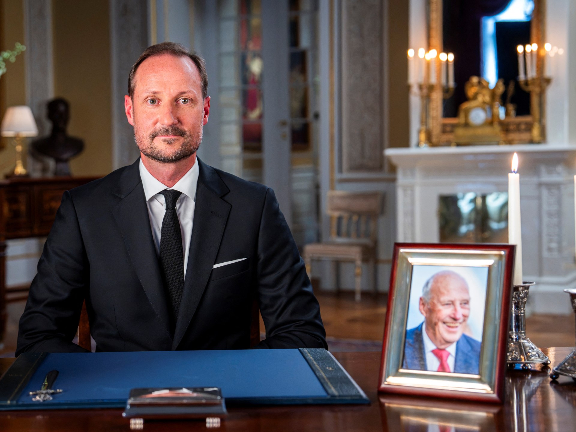 Norway's King Haakon VIII honours late father as nation grieves