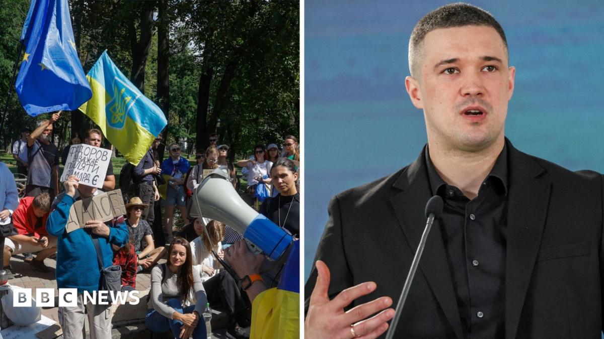 Ukraine's Former Defence Minister Pushes for Wartime Elections