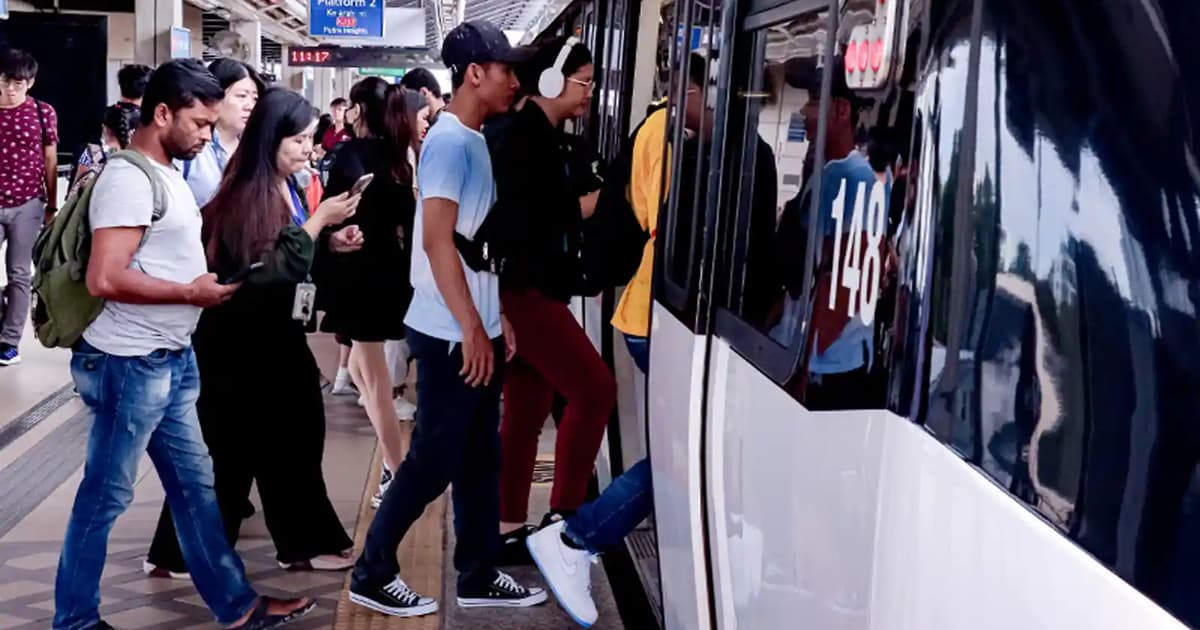 Stesen LRT Sesak Akibat Lonjakan Penumpang, Bukan Kerosakan Sistem