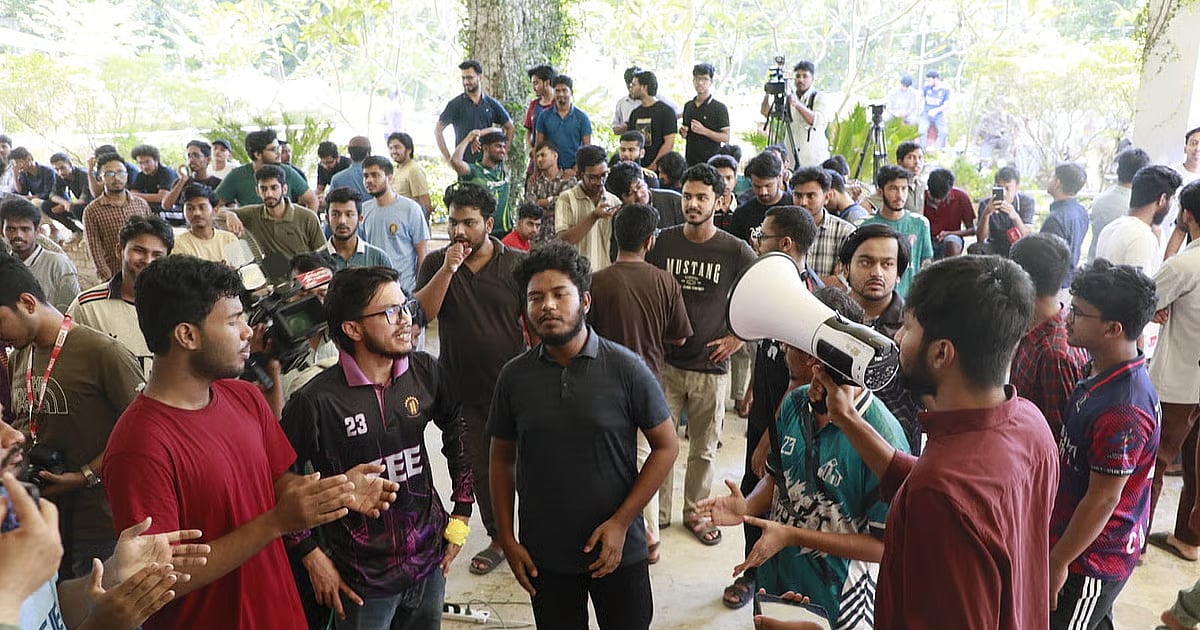 Central University students lock building with vice-chancellor inside