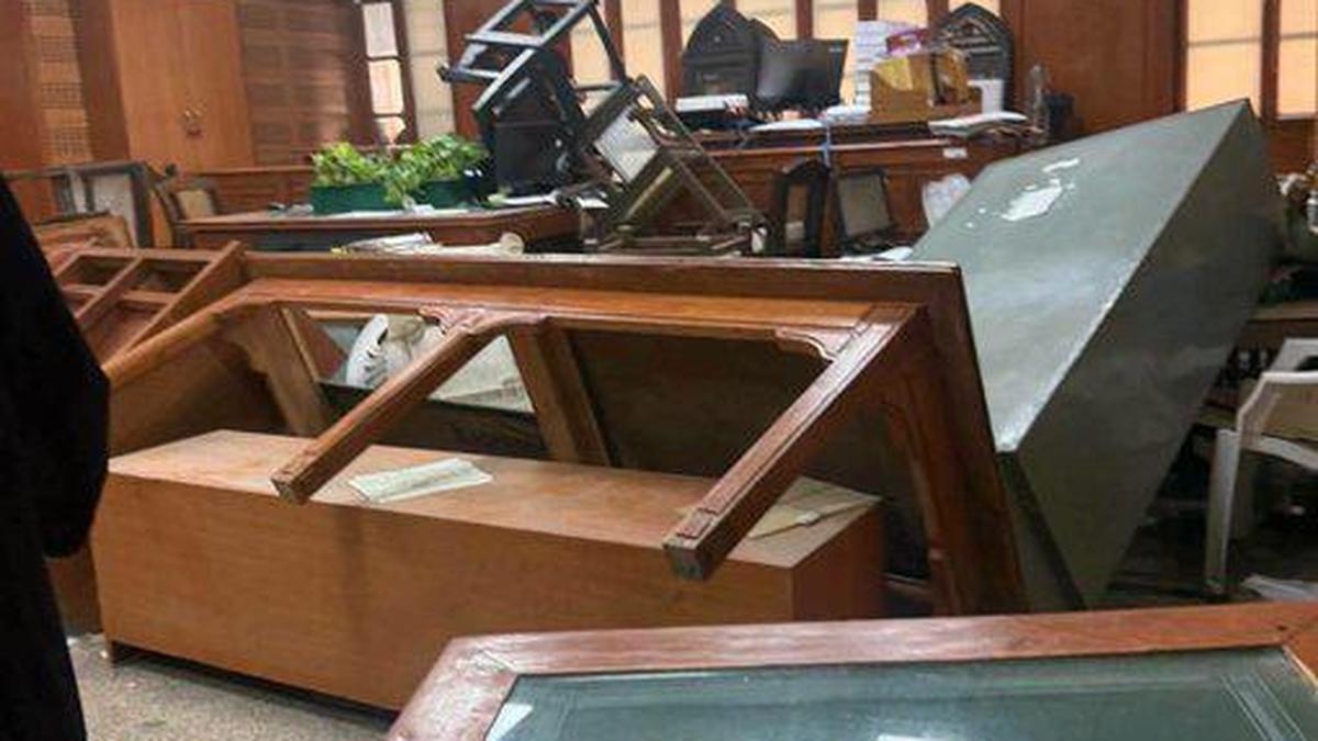 Court Proceedings Disrupted as Lawyers' Protest Against Judge Turns Violent