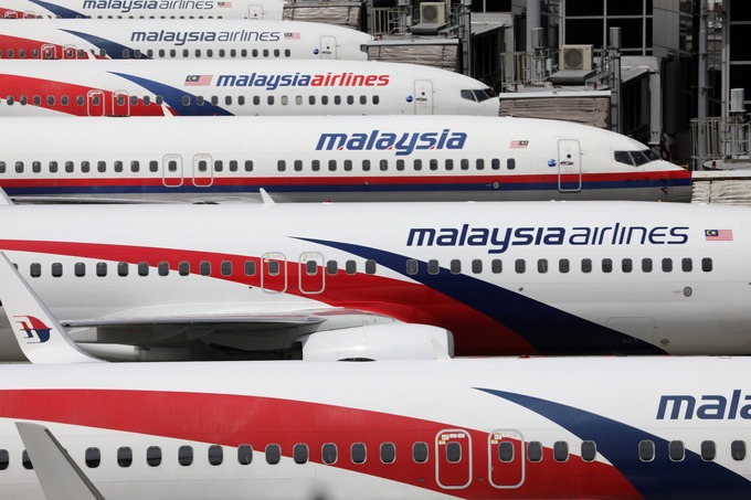 Malaysia Airlines flight aborts takeoff after engine fire at Tokyo airport