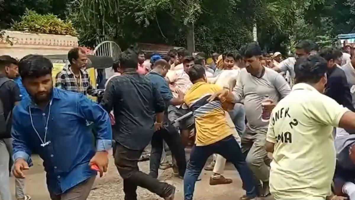 भुवनेश्वर में ऐप-आधारित टैक्सी-बाइक चालकों की हड़ताल हिंसक हुई
