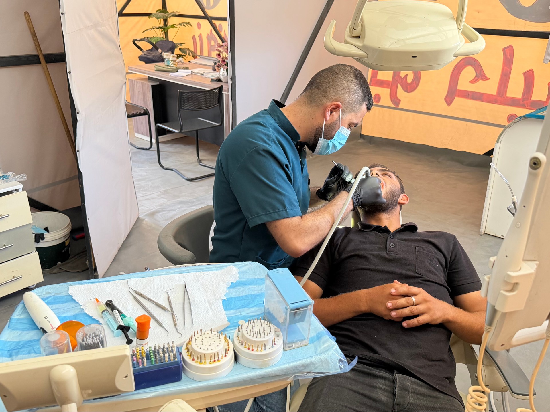 Gaza's dental crisis forces practitioners to treat patients on streets