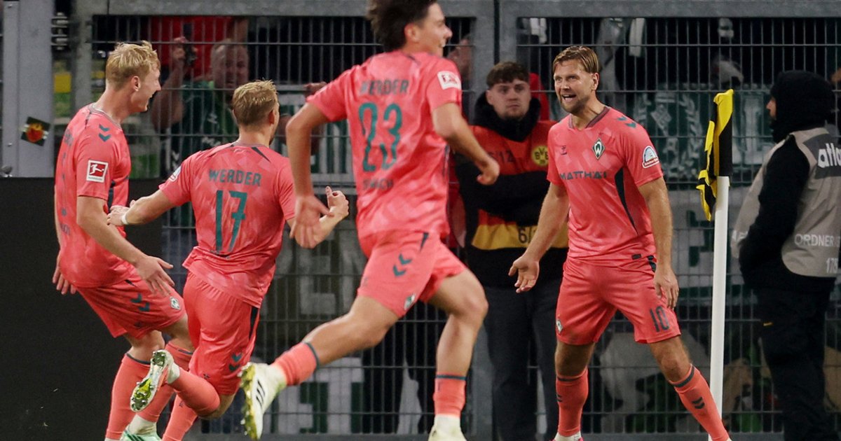 Fullkrug inspires Bremen comeback as Dortmund's perfect record ends