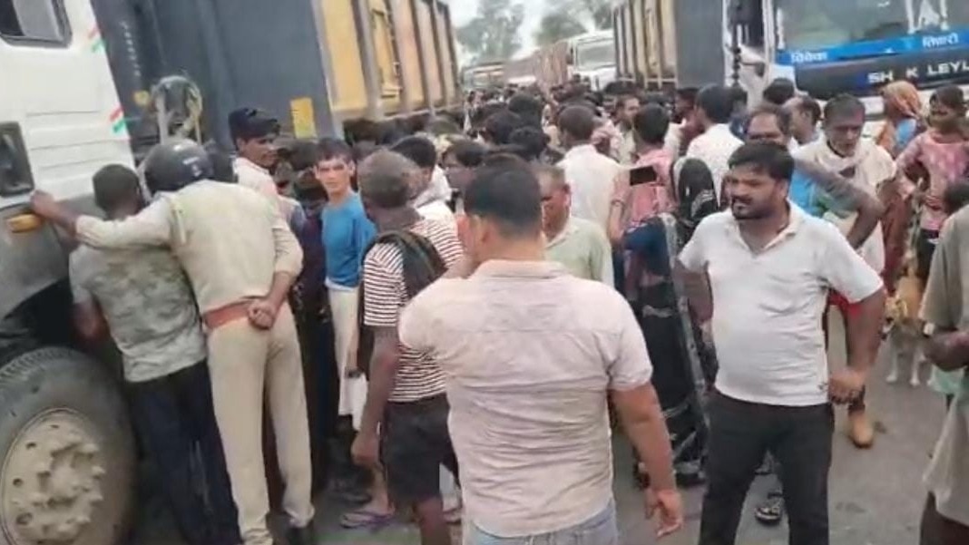 बांदा में तेज रफ्तार ट्रक से बुजुर्ग किसान की मौत, सड़क सुरक्षा को लेकर उठी मांग