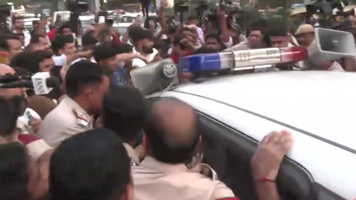 Delhi Police arrest triggers street protests as demonstrators block convoy