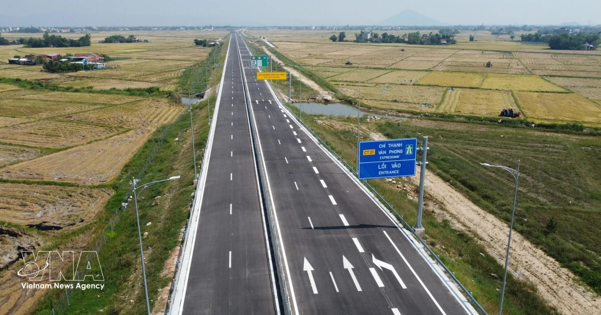 Vietnam deputy PM pushes to clear obstacles blocking key industrial projects