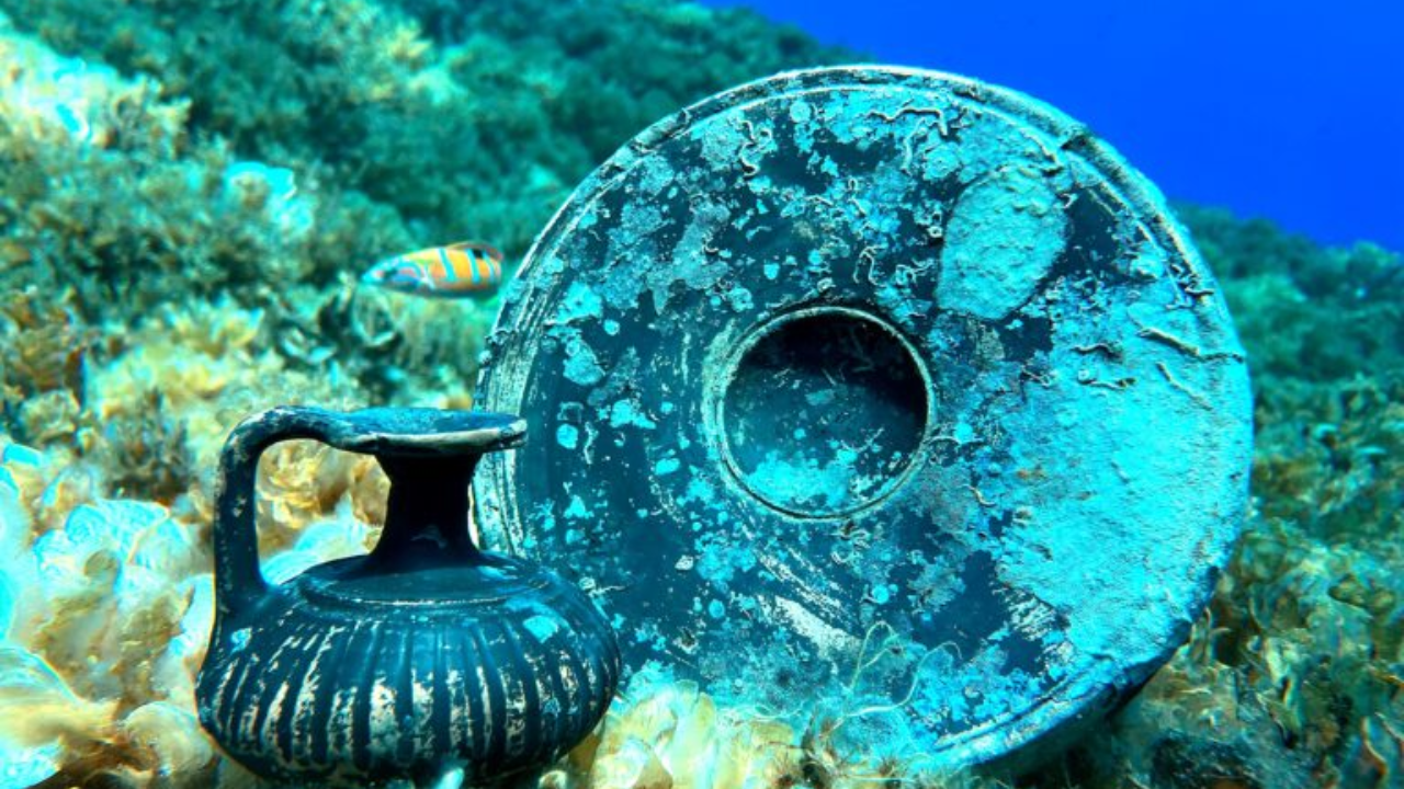 Ancient merchant vessel off Croatia yields 2,300-year-old treasures