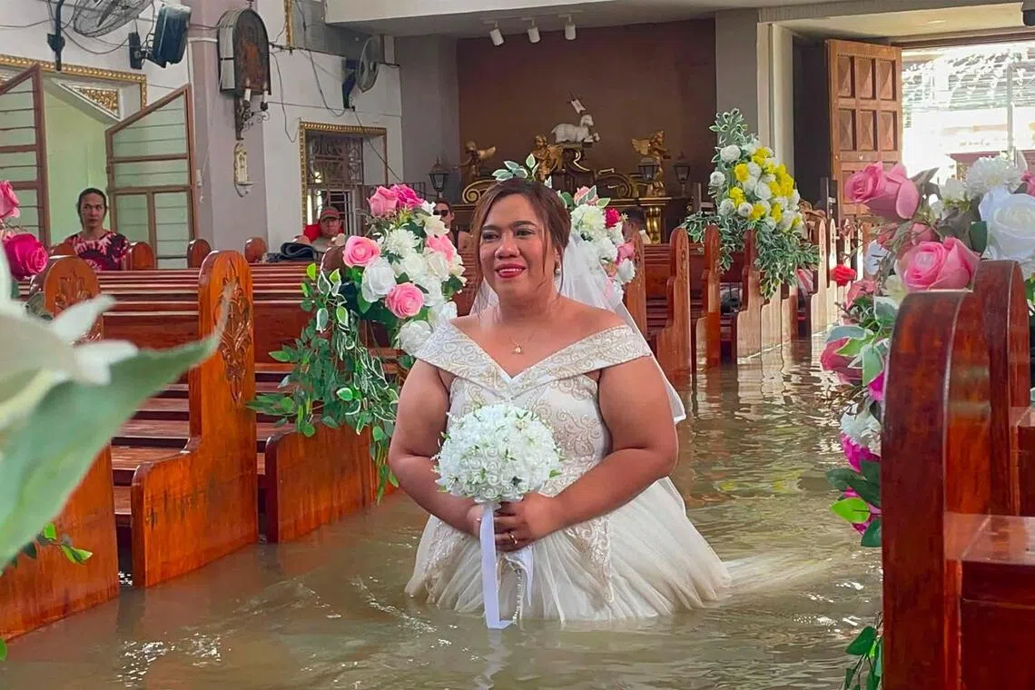 Philippine couple exchanges vows amid devastating flood waters