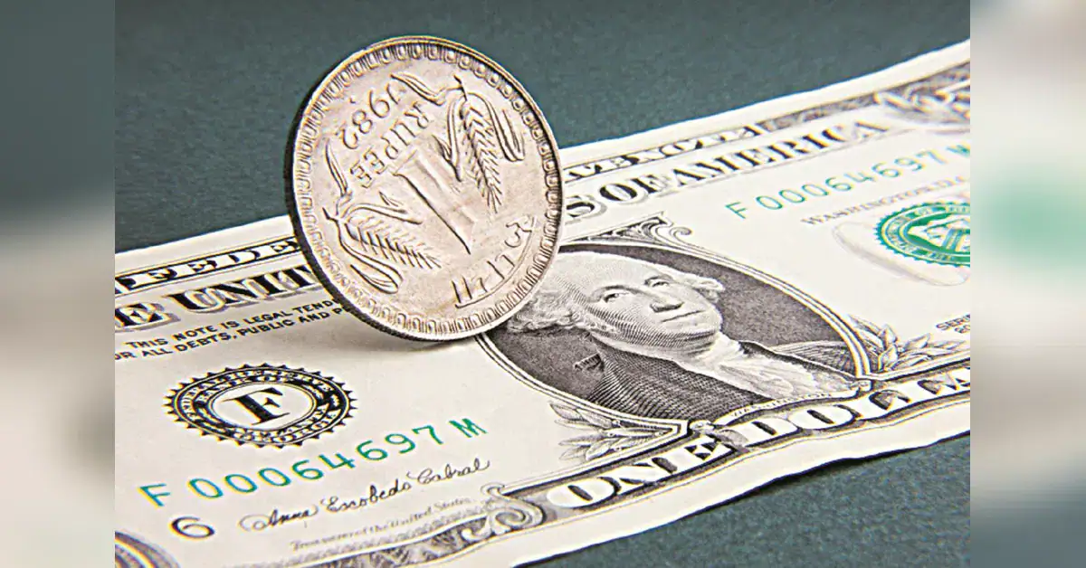 Rupee weakens to 95.56 as oil prices rise, Fed rate hike bets mount