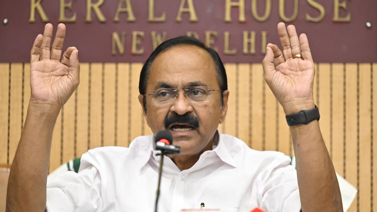 केरल के मुख्यमंत्री ने CPI(M) से माफी की मांग की