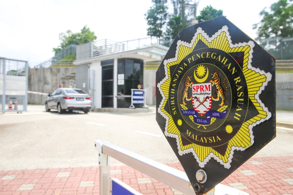 SPRM Tahan Dua Abang Bergelar Datuk Atas Dakwaan Penyelewengan RM10 Juta