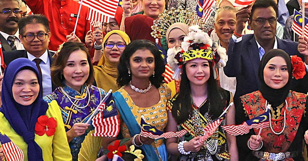 Bahasa Melayu sebagai Jambatan Perpaduan Nasional Memerlukan Komitmen Bersama
