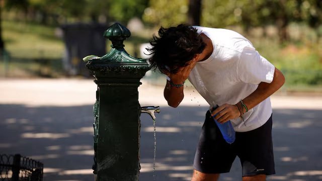 France records 7,000 excess deaths from summer heatwaves
