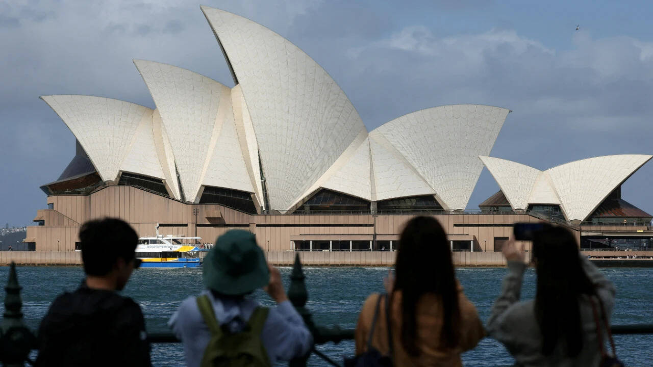 Australia's aging crisis reignites immigration policy debate